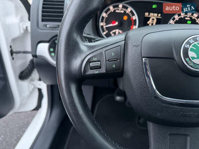 Белый Шкода Октавия, объемом двигателя 1.4 л и пробегом 179 тыс. км за 8555 $, фото 43 на Automoto.ua