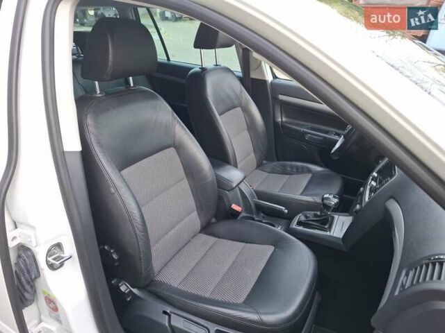 Білий Шкода Октавія, об'ємом двигуна 1.6 л та пробігом 239 тис. км за 9200 $, фото 27 на Automoto.ua