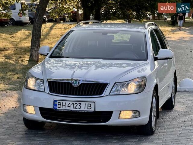 Белый Шкода Октавия, объемом двигателя 1.2 л и пробегом 167 тыс. км за 6999 $, фото 5 на Automoto.ua