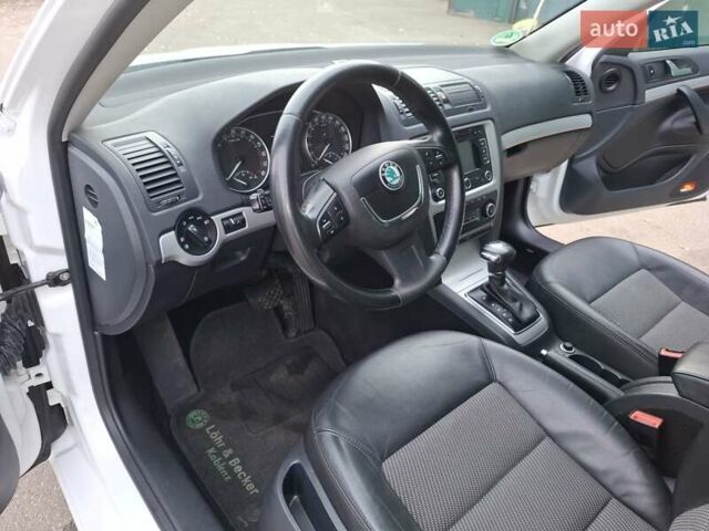 Білий Шкода Октавія, об'ємом двигуна 1.6 л та пробігом 239 тис. км за 9200 $, фото 19 на Automoto.ua