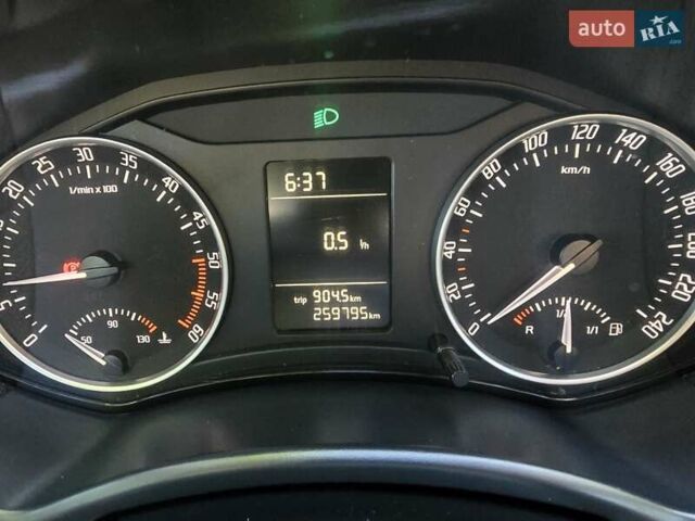 Белый Шкода Октавия, объемом двигателя 1.6 л и пробегом 260 тыс. км за 8600 $, фото 12 на Automoto.ua