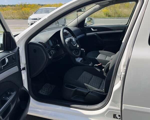 Білий Шкода Октавія, об'ємом двигуна 1.6 л та пробігом 223 тис. км за 7500 $, фото 4 на Automoto.ua