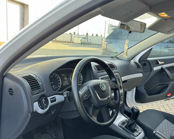 Белый Шкода Октавия, объемом двигателя 1.97 л и пробегом 256 тыс. км за 8550 $, фото 17 на Automoto.ua