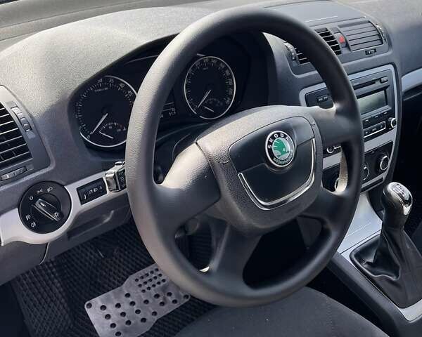 Білий Шкода Октавія, об'ємом двигуна 1.6 л та пробігом 223 тис. км за 7500 $, фото 6 на Automoto.ua