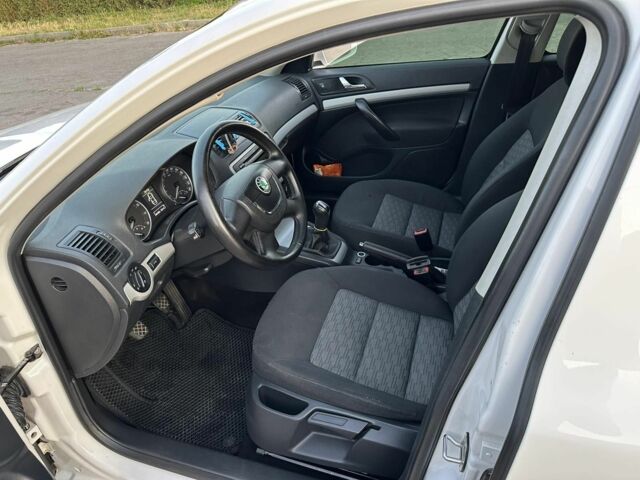 Белый Шкода Октавия, объемом двигателя 1.8 л и пробегом 252 тыс. км за 6966 $, фото 5 на Automoto.ua