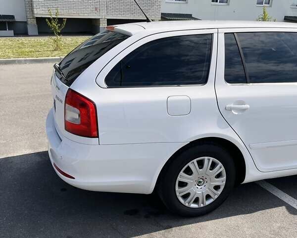 Білий Шкода Октавія, об'ємом двигуна 1.6 л та пробігом 223 тис. км за 7500 $, фото 22 на Automoto.ua