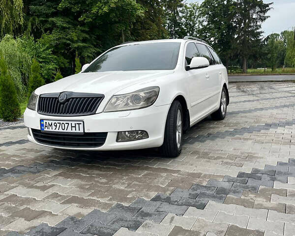 Белый Шкода Октавия, объемом двигателя 1.97 л и пробегом 346 тыс. км за 9399 $, фото 2 на Automoto.ua