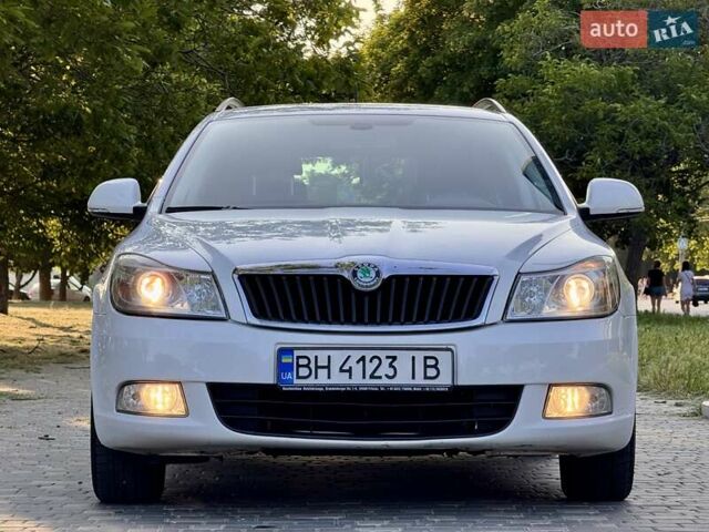 Белый Шкода Октавия, объемом двигателя 1.2 л и пробегом 167 тыс. км за 6999 $, фото 2 на Automoto.ua