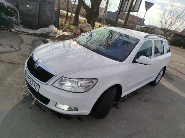 Білий Шкода Октавія, об'ємом двигуна 1.6 л та пробігом 380 тис. км за 7600 $, фото 1 на Automoto.ua