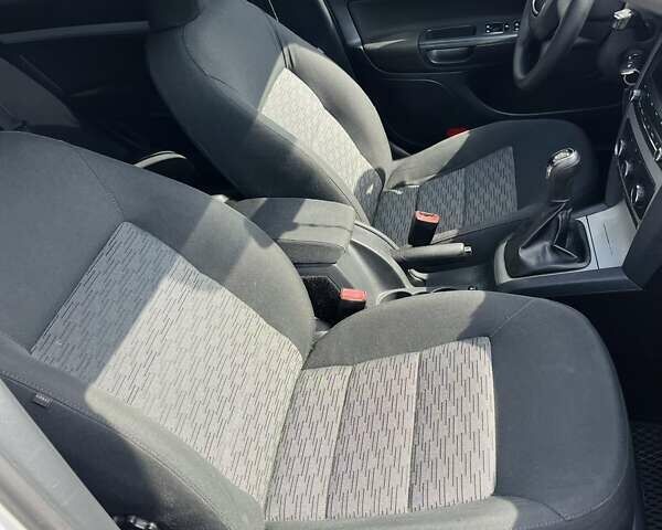 Білий Шкода Октавія, об'ємом двигуна 1.6 л та пробігом 223 тис. км за 7500 $, фото 30 на Automoto.ua