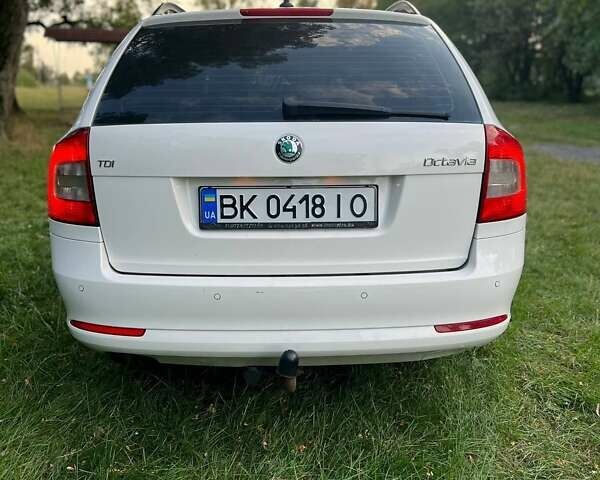 Белый Шкода Октавия, объемом двигателя 1.6 л и пробегом 296 тыс. км за 7700 $, фото 9 на Automoto.ua