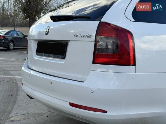 Белый Шкода Октавия, объемом двигателя 1.97 л и пробегом 281 тыс. км за 11800 $, фото 8 на Automoto.ua