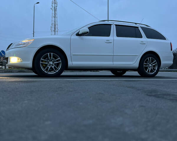 Белый Шкода Октавия, объемом двигателя 1.6 л и пробегом 245 тыс. км за 8200 $, фото 9 на Automoto.ua