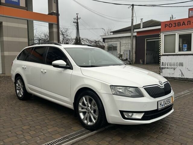 Белый Шкода Октавия, объемом двигателя 1.6 л и пробегом 330 тыс. км за 8500 $, фото 4 на Automoto.ua