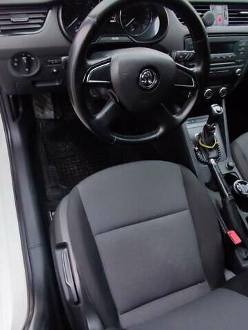 Белый Шкода Октавия, объемом двигателя 1.6 л и пробегом 315 тыс. км за 10200 $, фото 11 на Automoto.ua