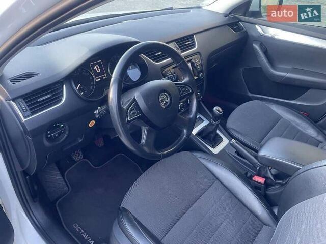 Білий Шкода Октавія, об'ємом двигуна 1.97 л та пробігом 243 тис. км за 9700 $, фото 10 на Automoto.ua
