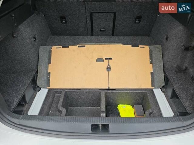 Белый Шкода Октавия, объемом двигателя 1.2 л и пробегом 170 тыс. км за 7200 $, фото 53 на Automoto.ua