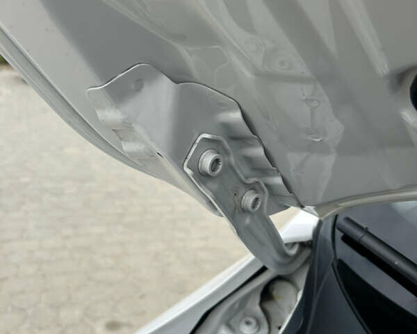 Белый Шкода Октавия, объемом двигателя 1.6 л и пробегом 249 тыс. км за 10150 $, фото 1 на Automoto.ua