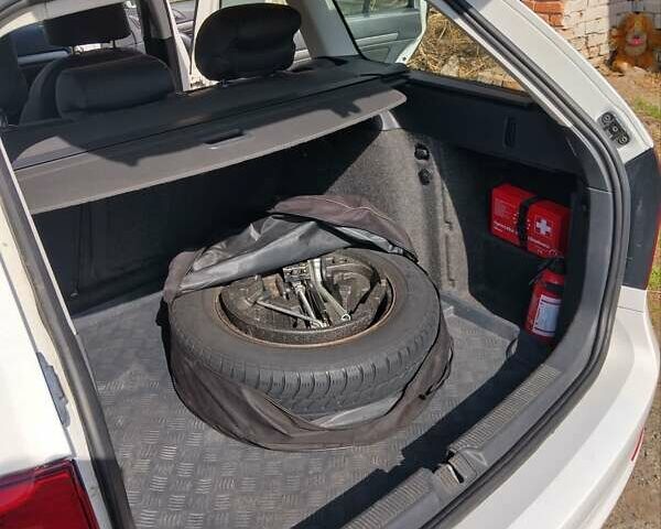 Білий Шкода Октавія, об'ємом двигуна 1.6 л та пробігом 199 тис. км за 8300 $, фото 13 на Automoto.ua