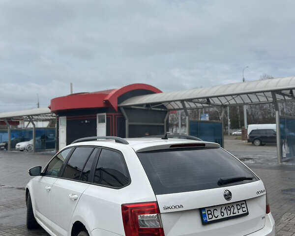 Белый Шкода Октавия, объемом двигателя 1.97 л и пробегом 308 тыс. км за 8200 $, фото 3 на Automoto.ua