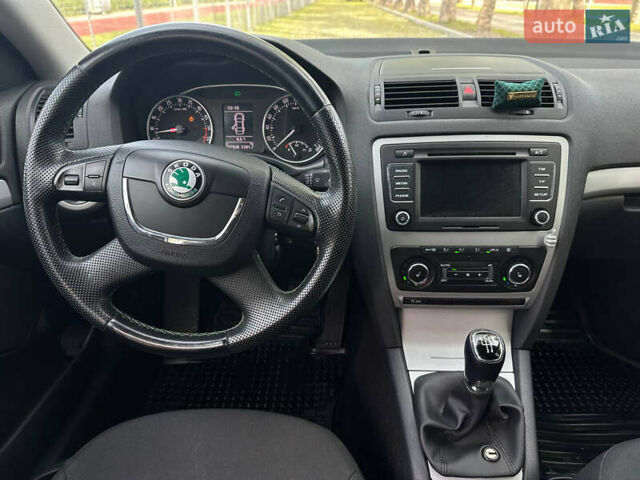 Белый Шкода Октавия, объемом двигателя 1.6 л и пробегом 288 тыс. км за 8999 $, фото 12 на Automoto.ua