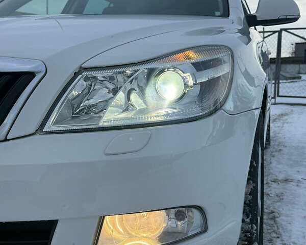 Белый Шкода Октавия, объемом двигателя 0 л и пробегом 167 тыс. км за 8999 $, фото 106 на Automoto.ua