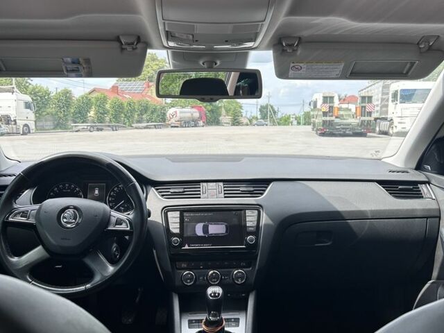 Белый Шкода Октавия, объемом двигателя 2 л и пробегом 230 тыс. км за 11200 $, фото 5 на Automoto.ua