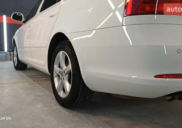 Белый Шкода Октавия, объемом двигателя 0 л и пробегом 167 тыс. км за 7999 $, фото 44 на Automoto.ua