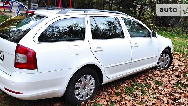 Білий Шкода Октавія, об'ємом двигуна 2 л та пробігом 278 тис. км за 8600 $, фото 1 на Automoto.ua