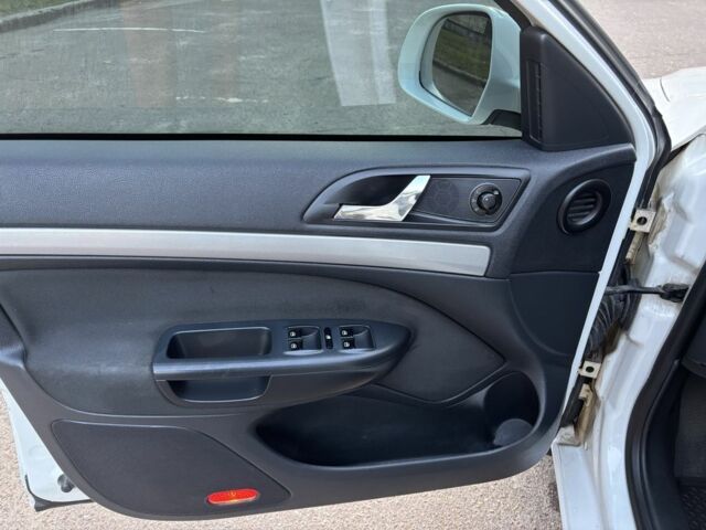 Белый Шкода Октавия, объемом двигателя 2 л и пробегом 356 тыс. км за 10300 $, фото 11 на Automoto.ua