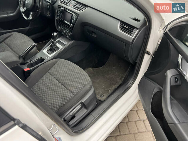 Белый Шкода Октавия, объемом двигателя 1.97 л и пробегом 309 тыс. км за 7750 $, фото 9 на Automoto.ua