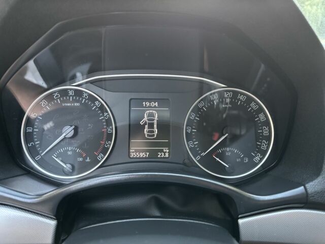 Белый Шкода Октавия, объемом двигателя 2 л и пробегом 356 тыс. км за 10300 $, фото 9 на Automoto.ua