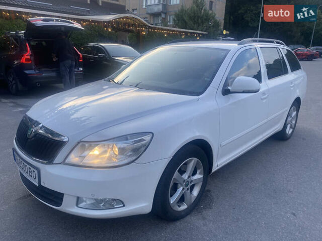 Белый Шкода Октавия, объемом двигателя 1.6 л и пробегом 280 тыс. км за 8500 $, фото 2 на Automoto.ua