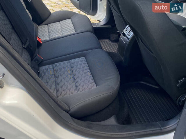 Белый Шкода Октавия, объемом двигателя 1.6 л и пробегом 289 тыс. км за 8300 $, фото 43 на Automoto.ua