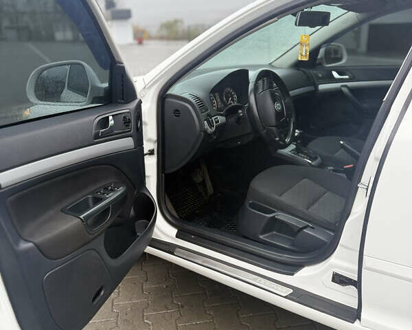 Белый Шкода Октавия, объемом двигателя 1.97 л и пробегом 236 тыс. км за 8999 $, фото 12 на Automoto.ua