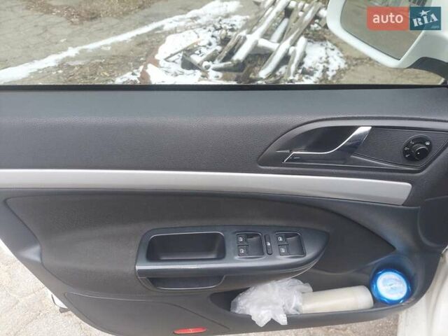 Білий Шкода Октавія, об'ємом двигуна 1.8 л та пробігом 295 тис. км за 8200 $, фото 1 на Automoto.ua