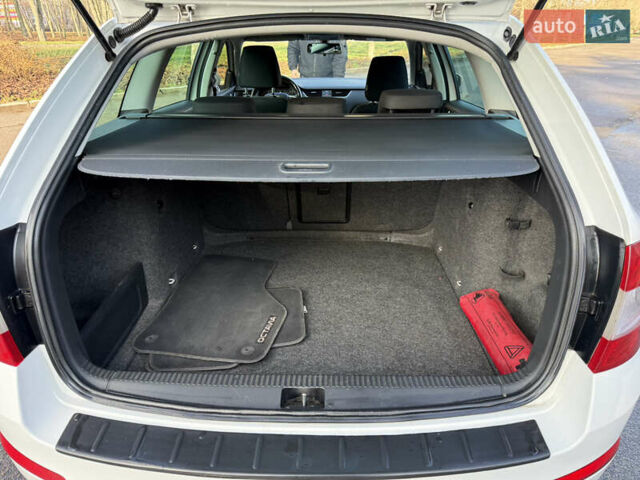 Белый Шкода Октавия, объемом двигателя 1.6 л и пробегом 280 тыс. км за 8950 $, фото 11 на Automoto.ua