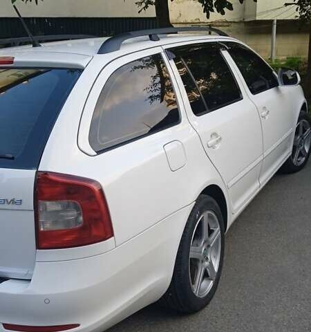 Білий Шкода Октавія, об'ємом двигуна 1.6 л та пробігом 295 тис. км за 7777 $, фото 9 на Automoto.ua