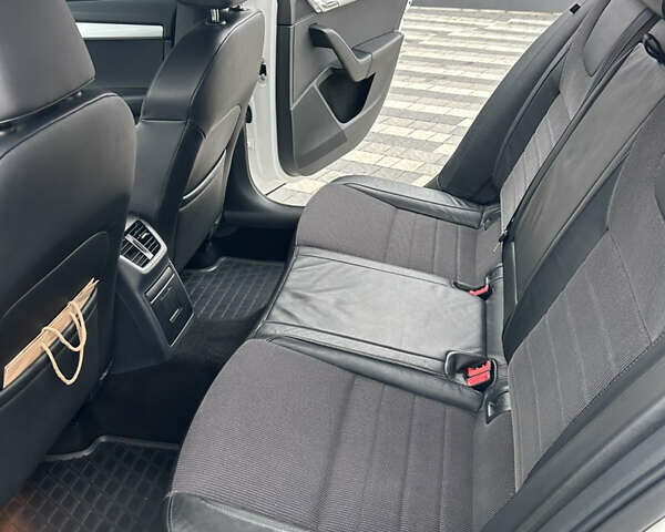 Білий Шкода Октавія, об'ємом двигуна 1.97 л та пробігом 240 тис. км за 11200 $, фото 13 на Automoto.ua