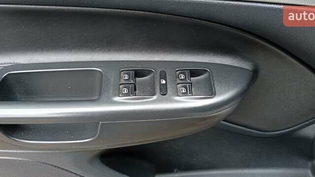 Белый Шкода Октавия, объемом двигателя 1.6 л и пробегом 300 тыс. км за 8500 $, фото 9 на Automoto.ua