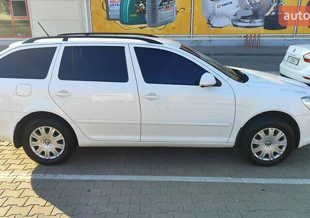 Белый Шкода Октавия, объемом двигателя 1.6 л и пробегом 215 тыс. км за 6900 $, фото 8 на Automoto.ua