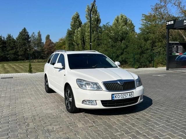 Білий Шкода Октавія, об'ємом двигуна 2 л та пробігом 310 тис. км за 8500 $, фото 6 на Automoto.ua