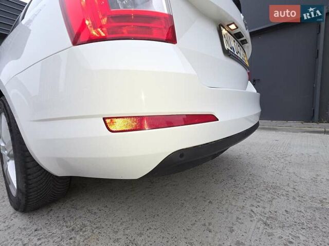 Белый Шкода Октавия, объемом двигателя 1.2 л и пробегом 170 тыс. км за 7200 $, фото 27 на Automoto.ua