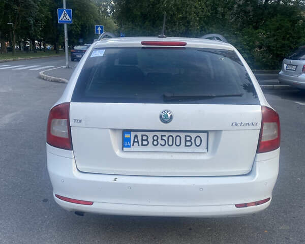 Белый Шкода Октавия, объемом двигателя 1.6 л и пробегом 280 тыс. км за 8500 $, фото 5 на Automoto.ua