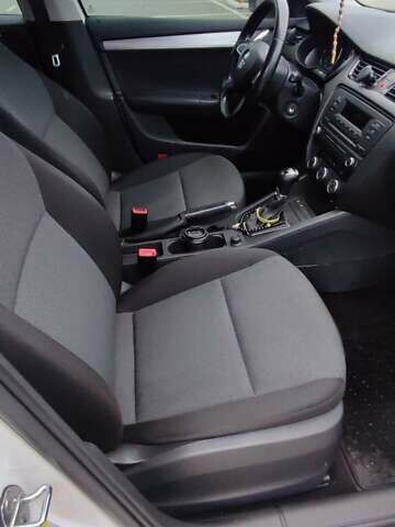 Белый Шкода Октавия, объемом двигателя 1.6 л и пробегом 315 тыс. км за 10200 $, фото 8 на Automoto.ua