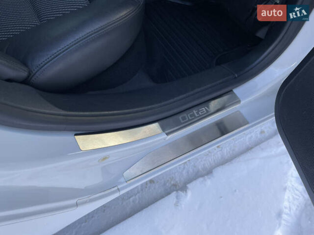 Белый Шкода Октавия, объемом двигателя 2 л и пробегом 218 тыс. км за 11950 $, фото 45 на Automoto.ua