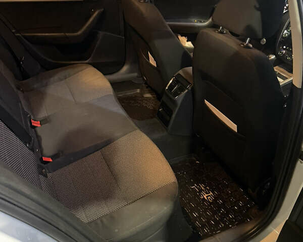 Белый Шкода Октавия, объемом двигателя 1.6 л и пробегом 262 тыс. км за 9600 $, фото 4 на Automoto.ua