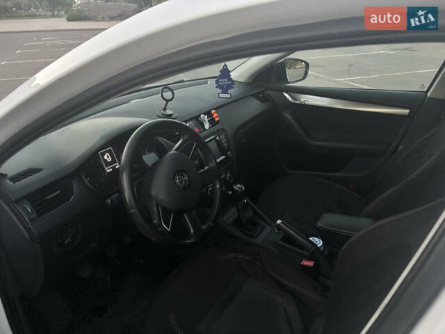 Белый Шкода Октавия, объемом двигателя 1.6 л и пробегом 295 тыс. км за 9990 $, фото 13 на Automoto.ua