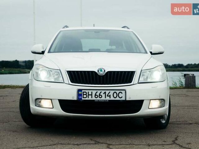 Белый Шкода Октавия, объемом двигателя 1.6 л и пробегом 300 тыс. км за 8500 $, фото 1 на Automoto.ua