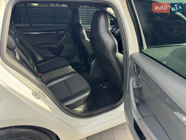 Белый Шкода Октавия, объемом двигателя 2 л и пробегом 320 тыс. км за 12500 $, фото 18 на Automoto.ua